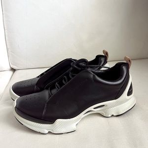 Women’s NWT Leather Ecco Biom Sneakers